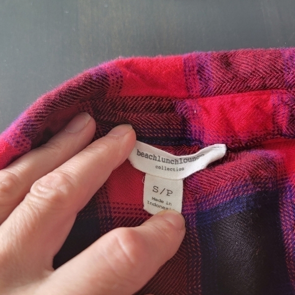 BeachLunchLounge Cherry Red Black Purple Plaid Flannel Button Down Shirt Small - Picture 8 of 9